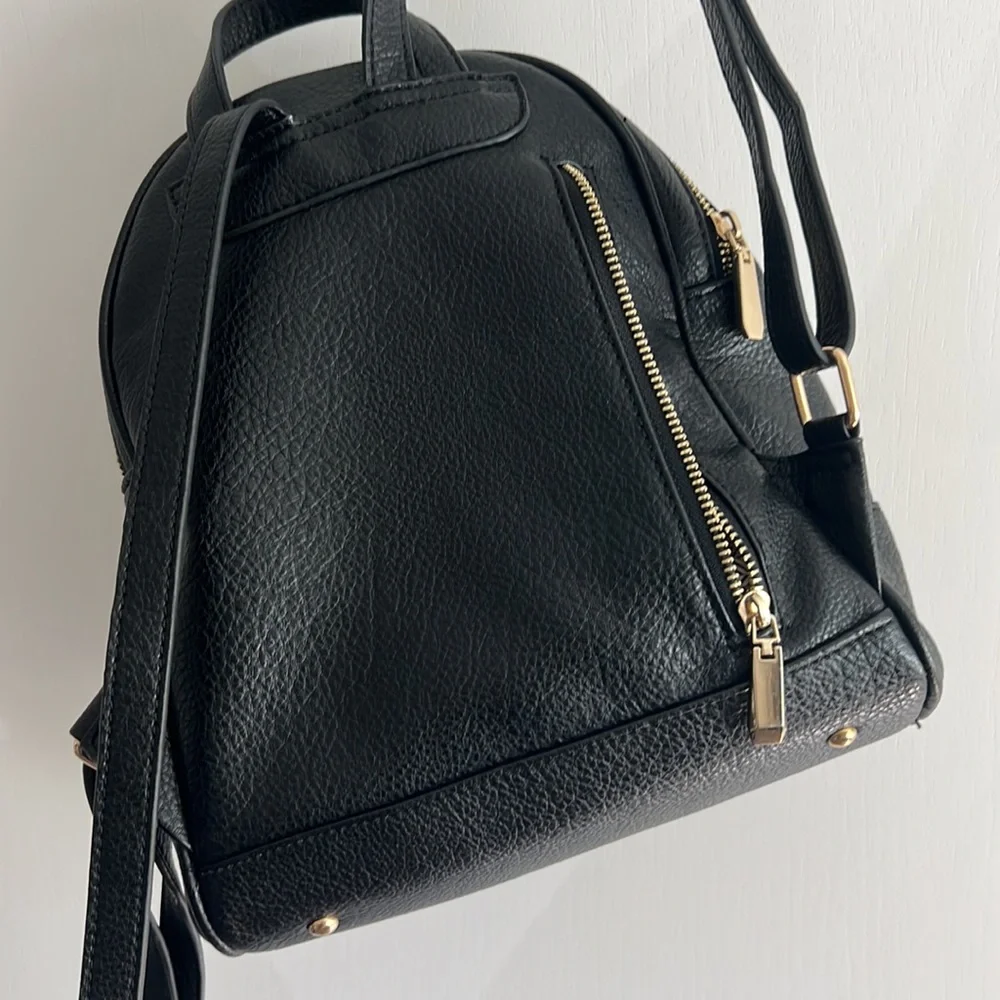 Mini Multi-Pocket Backpack - Picture 4 of 10